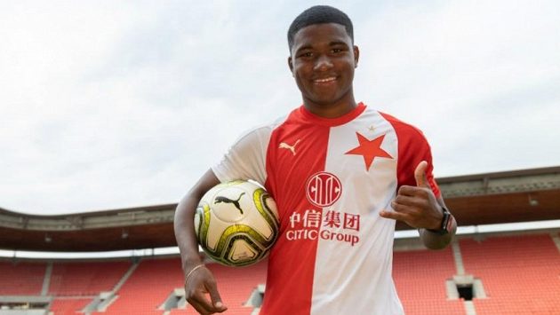 Brazilec João Felipe se nakonec do áčka Slavie neprosadil. Brazilec João Felipe se nakonec do áčka Slavie neprosadil.