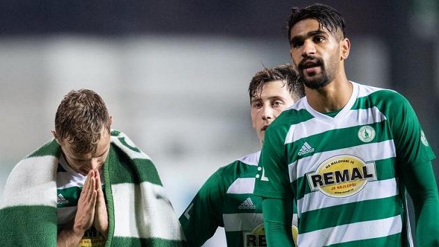 Fotbalisté Bohemians Martin Hašek mladší (vlevo), Till Schumacher a Jusuf Hilál po remíze s Příbramí. Fotbalisté Bohemians Martin Hašek mladší (vlevo), Till Schumacher a Jusuf Hilál po remíze s Příbramí.