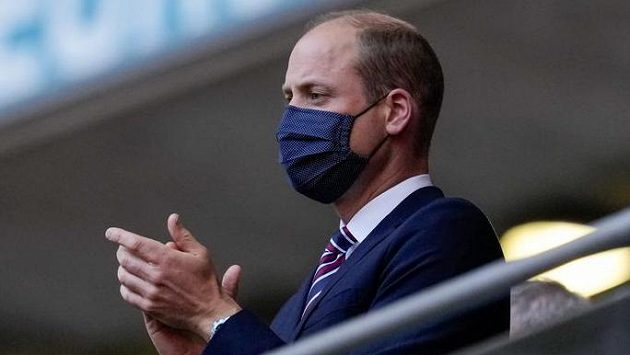 Princ William v hledišti při zápase Angličanů s Českem. Princ William v hledišti při zápase Angličanů s Českem.