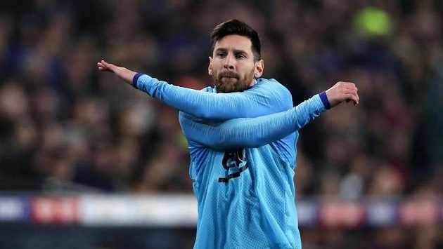 Lionel Messi se rozcvičuje Lionel Messi se rozcvičuje