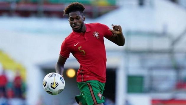 Střelec prvního gólu Portugalců Nuno Tavares Střelec prvního gólu Portugalců Nuno Tavares