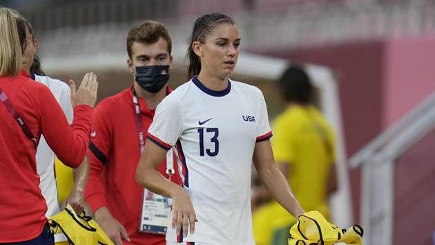Fotbalistka spojených států alex Morganová opouští hřiště v utkání proti Austrálii. Fotbalistka spojených států alex Morganová opouští hřiště v utkání proti Austrálii.