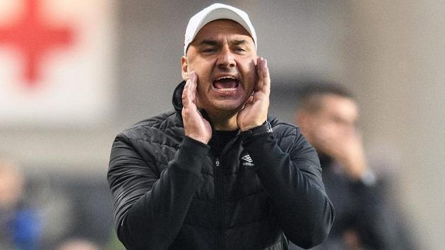 Trenér Slavie Jindřich Trpišovský během utkání s Plzní. Trenér Slavie Jindřich Trpišovský během utkání s Plzní.