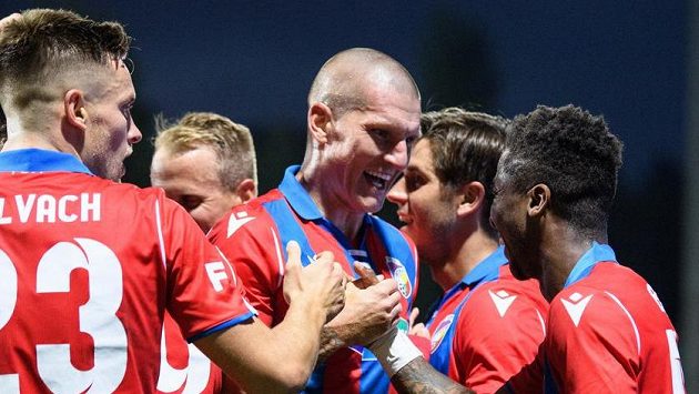 Fotbalisté Viktorie Plzeň Zdeněk Ondrášek a Adriel Ba Loua oslavují gól na 2:0 během utkání s Bohemians 1905. Fotbalisté Viktorie Plzeň Zdeněk Ondrášek a Adriel Ba Loua oslavují gól na 2:0 během utkání s Bohemians 1905.