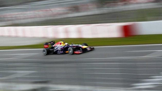 Sebastian Vettel s monopostem Red Bull při testech v Barceloně. Ukáže všem soupeřům znovu záda? Sebastian Vettel s monopostem Red Bull při testech v Barceloně. Ukáže všem soupeřům znovu záda?