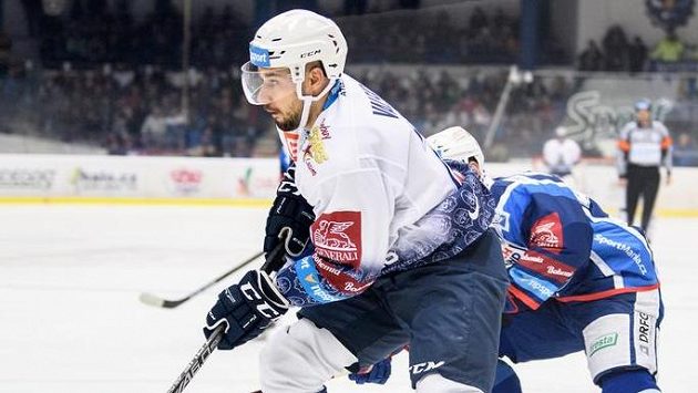 Jakub Valský v dresu Kladna při utkání s brněnskou Kometou. Jakub Valský v dresu Kladna při utkání s brněnskou Kometou.