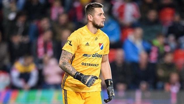 Brankář Baníku Ostrava Viktor Budinský během utkání na Slavii. Brankář Baníku Ostrava Viktor Budinský během utkání na Slavii.