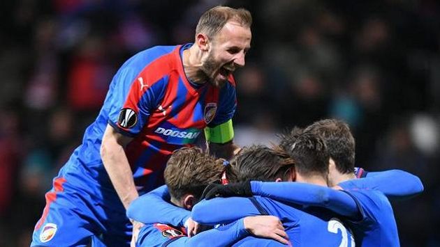 Fotbalisté Viktorie Plzeň slaví druhou branku do sítě Partizanu v odvetném duelu. Fotbalisté Viktorie Plzeň slaví druhou branku do sítě Partizanu v odvetném duelu.