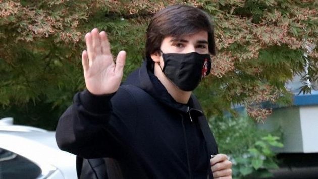 Sandro Tonali bude v nadcházející sezoně hrát za AC Milán. Sandro Tonali bude v nadcházející sezoně hrát za AC Milán.