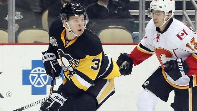Olli Määttä (3) a Johnny Gaudreau (13). Olli Määttä (3) a Johnny Gaudreau (13).