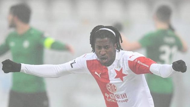 Peter Olayinka ze Slavie se raduje z gólu v utkání 18. kola Fortuna ligy proti Příbrami. Peter Olayinka ze Slavie se raduje z gólu v utkání 18. kola Fortuna ligy proti Příbrami.