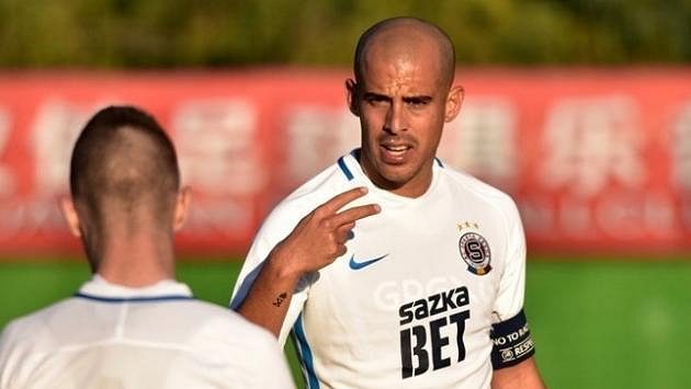 Kapitánská páska během duelu s čínským soupeřem šla Talu Ben Chaimovi k duhu... Kapitánská páska během duelu s čínským soupeřem šla Talu Ben Chaimovi k duhu...