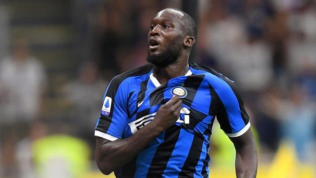 Nová posila Interu Milán Romelu Lukaku oslavuje gól na 3:0 proti Lecce. Nová posila Interu Milán Romelu Lukaku oslavuje gól na 3:0 proti Lecce.