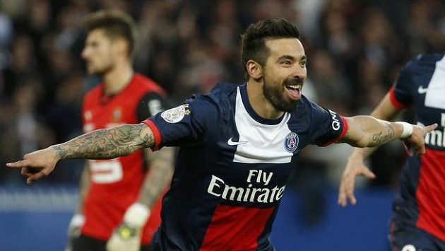 Ezequiel Lavezzi z Paris SG se raduje poté, co dal gól proti Rennes. Pařížané sice nakonec podlehli, ale už mají jistý titul. Ezequiel Lavezzi z Paris SG se raduje poté, co dal gól proti Rennes. Pařížané sice nakonec podlehli, ale už mají jistý titul.