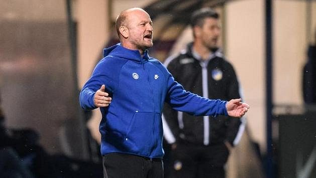Trenér Slovanu Liberec Pavel Hoftych během utkání 4. předkola Evropské ligy s APOEL FC Trenér Slovanu Liberec Pavel Hoftych během utkání 4. předkola Evropské ligy s APOEL FC