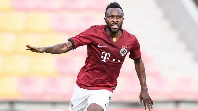 Guélor Kanga ze Sparty oslavuje gól během utkání 3. předkola Evropské ligy s Trabzonsporem. Guélor Kanga ze Sparty oslavuje gól během utkání 3. předkola Evropské ligy s Trabzonsporem.