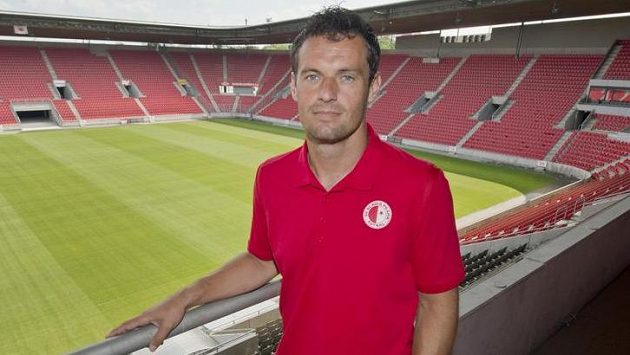 Brankář Radek Černý se vrátil do Slavie. V Edenu podepsal roční smlouvu. Brankář Radek Černý se vrátil do Slavie. V Edenu podepsal roční smlouvu.