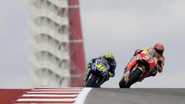 Marc Márquez (93) ze Španělska a Ital Valentino Rossi (46) při tréninku v Austinu. Marc Márquez (93) ze Španělska a Ital Valentino Rossi (46) při tréninku v Austinu.