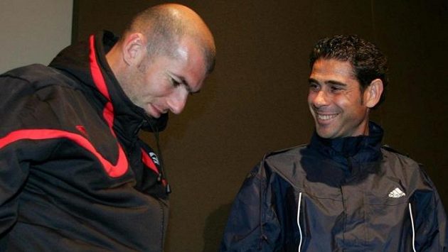 Zinedin Zidane (vlevo) a Fernando Hierro. Zinedin Zidane (vlevo) a Fernando Hierro.