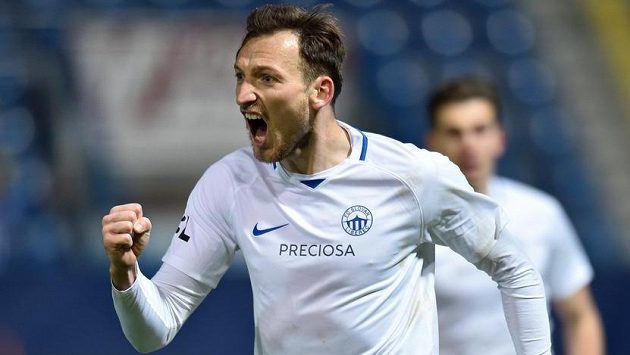 Liberecký útočník Libor Kozák z Liberce se raduje z gólu. Liberecký útočník Libor Kozák z Liberce se raduje z gólu.