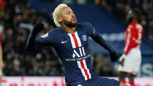 Opora PSG Neymar oslavuje jeden ze svých gólů proti Monaku. Opora PSG Neymar oslavuje jeden ze svých gólů proti Monaku.