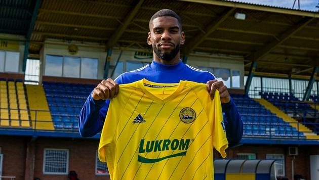 Zlín hlásí novou posilu, roční smlouvu s opcí s podepsal francouzský fotbalista Toutou Martins. Zdroj: www.fcfastavzlin.cz Zlín hlásí novou posilu, roční smlouvu s opcí s podepsal francouzský fotbalista Toutou Martins. Zdroj: www.fcfastavzlin.cz