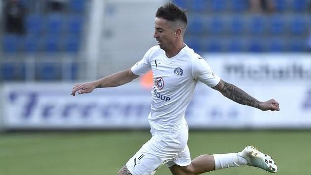 Milan Petržela hledá cestu k brance soupeře (archivní foto) Milan Petržela hledá cestu k brance soupeře (archivní foto)
