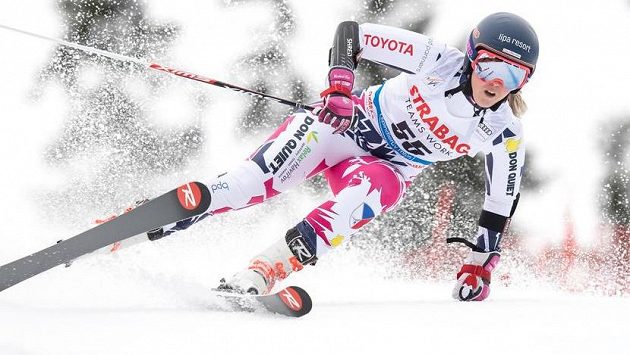 Česká lyžařka Kateřina Pauláthová během obřího slalomu v rámci Světového poháru ve sjezdovém lyžování. Archivní foto Česká lyžařka Kateřina Pauláthová během obřího slalomu v rámci Světového poháru ve sjezdovém lyžování. Archivní foto
