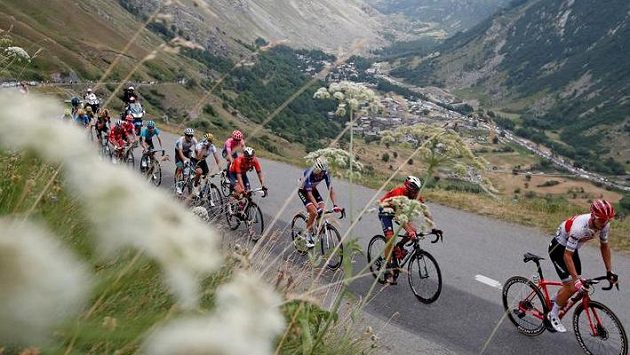 Jezdce měli na Tour de France v nohách další těžkou etapu Jezdce měli na Tour de France v nohách další těžkou etapu