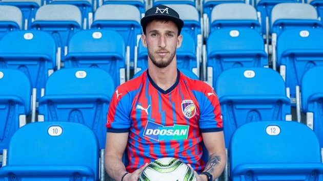 Matěj Hybš oblékne dres Viktorie Plzeň. Matěj Hybš oblékne dres Viktorie Plzeň.