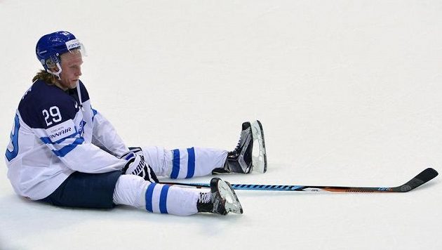 Patrik Laine po porážce ve finále mistrovství světa s Kanadou. V září si zahraje na Světovém poháru. Patrik Laine po porážce ve finále mistrovství světa s Kanadou. V září si zahraje na Světovém poháru.