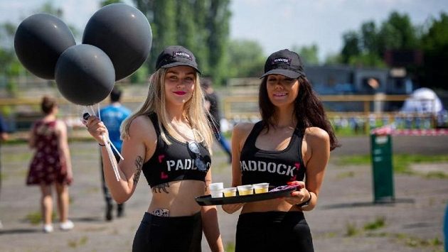 Paddock liga amerického fotbalu, to jsou ostré souboje, pohledné akce i krásné cheerleaders a Paddock girls. Paddock liga amerického fotbalu, to jsou ostré souboje, pohledné akce i krásné cheerleaders a Paddock girls.