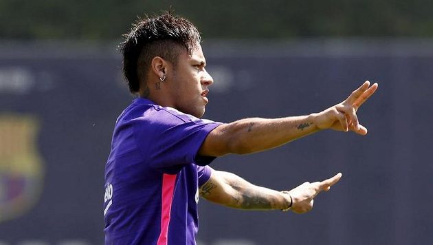 Neymar na tréninku Barcelony. Neymar na tréninku Barcelony.