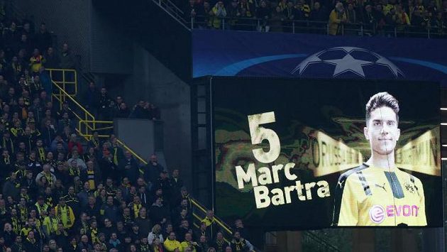 Stoper Dortmundu Marc Bartra se dává dohromady po operaci. Během utkání Ligy mistrů s Monakem ale jeho jméno bylo jedním z hlavních témat. Stoper Dortmundu Marc Bartra se dává dohromady po operaci. Během utkání Ligy mistrů s Monakem ale jeho jméno bylo jedním z hlavních témat.