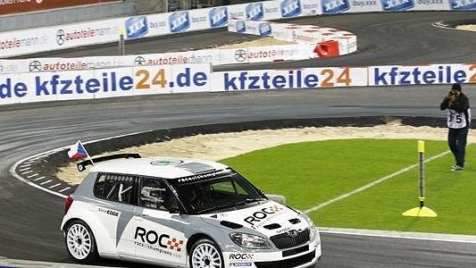 Rallyeový jezdec Jan Kopecký se jako první Čech v historii představil mezi hvězdami různých odvětví motorsportu v Düsseldorfu. Rallyeový jezdec Jan Kopecký se jako první Čech v historii představil mezi hvězdami různých odvětví motorsportu v Düsseldorfu.