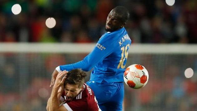 Glen Kamara v hlavičkovém souboji v utkání se Spartou Glen Kamara v hlavičkovém souboji v utkání se Spartou