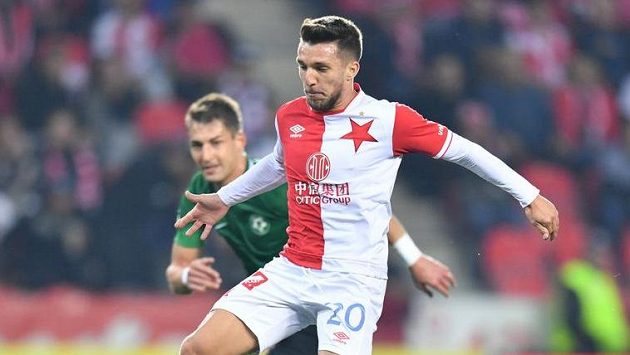 Alexandru Baluta ještě v dresu Slavie pádí směrem k brance Příbrami. Alexandru Baluta ještě v dresu Slavie pádí směrem k brance Příbrami.