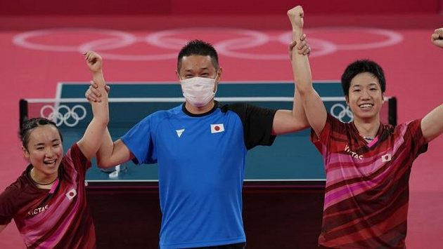 Japonští stolní tenisté Džun Mizutani a Mima Itóová Japonští stolní tenisté Džun Mizutani a Mima Itóová