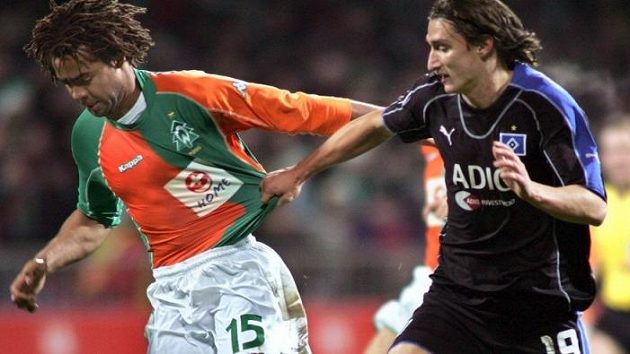 Bývalý útočník Hamburgu SV Mustafa Kučukovič (vpravo) na archivním snímku. Bývalý útočník Hamburgu SV Mustafa Kučukovič (vpravo) na archivním snímku.
