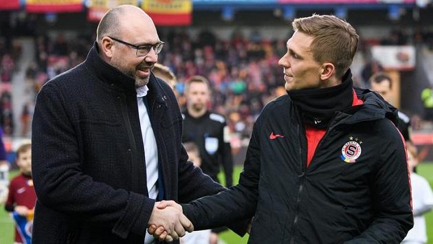 Generální ředitel František Čupr a Bořek Dočkal ze Sparty před utkáním se Zlínem. Generální ředitel František Čupr a Bořek Dočkal ze Sparty před utkáním se Zlínem.