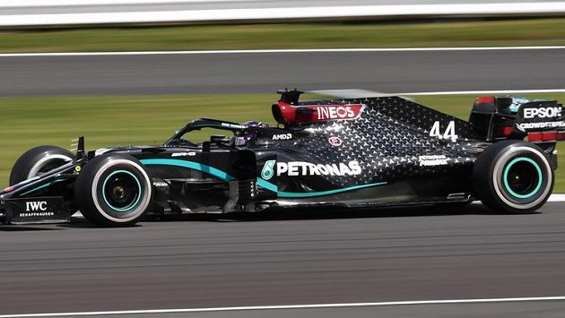 Lewis Hamilton ovládl Velkou Cenu Británie Lewis Hamilton ovládl Velkou Cenu Británie