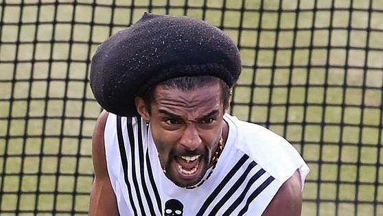 Největší hvězdou čtyřdenního podniku hraného v městečku Höhr-Grenzhausen poblíž Koblenze je domácí Dustin Brown. Největší hvězdou čtyřdenního podniku hraného v městečku Höhr-Grenzhausen poblíž Koblenze je domácí Dustin Brown.