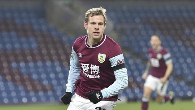 Matěj Vydra z Burnley se raduje z gólu proti Leicesteru. Matěj Vydra z Burnley se raduje z gólu proti Leicesteru.