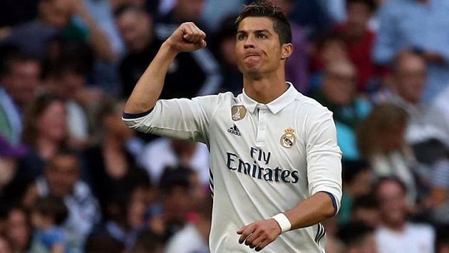 Cristiano Ronaldo slaví druhý gól svého Realu Madrid v utkání španělské ligy se Sevillou. Cristiano Ronaldo slaví druhý gól svého Realu Madrid v utkání španělské ligy se Sevillou.