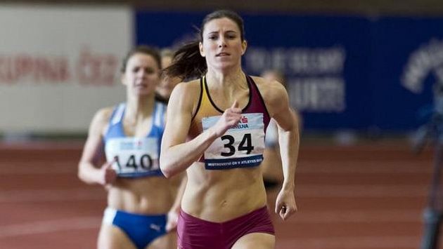 Zuzana Hejnová z Dukly při nedávném mistrovství republiky v Praze. Vyhrála běh na 400 metrů časem 52,76 vteřin. Zuzana Hejnová z Dukly při nedávném mistrovství republiky v Praze. Vyhrála běh na 400 metrů časem 52,76 vteřin.
