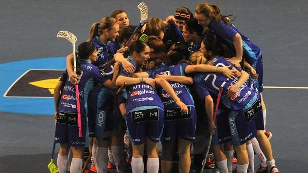 Florbalistky Vítkovic se radují z gólu. Florbalistky Vítkovic se radují z gólu.