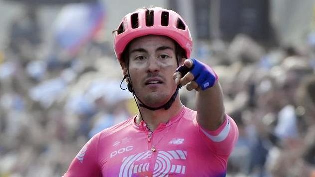 Slavnou belgickou klasiku Kolem Flander vyhrál nečekaně italský cyklista Alberto Bettiol. Slavnou belgickou klasiku Kolem Flander vyhrál nečekaně italský cyklista Alberto Bettiol.