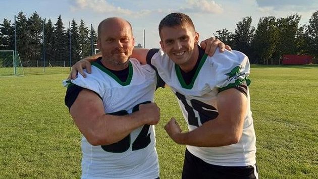 Jan Gavura mladší (27) přivábil do Mladé Boleslavi, která hraje druhou ligu amerického fotbalu, svého tátu Jana Gavuru staršího. Jan Gavura mladší (27) přivábil do Mladé Boleslavi, která hraje druhou ligu amerického fotbalu, svého tátu Jana Gavuru staršího.