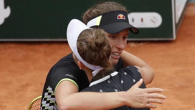 Johanna Kontaová gratuluje Markétě Vondroušové k postupu Johanna Kontaová gratuluje Markétě Vondroušové k postupu