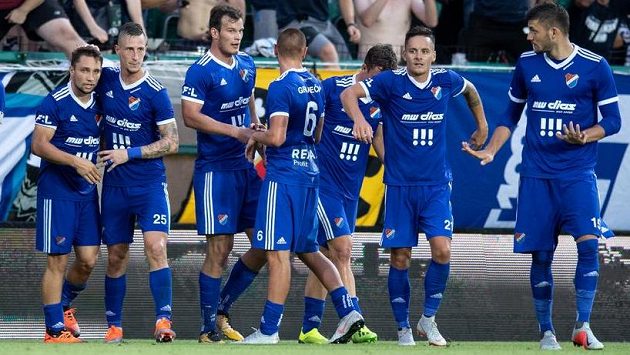 Fotbalisté Baníku Ostrava oslavují. Fotbalisté Baníku Ostrava oslavují.